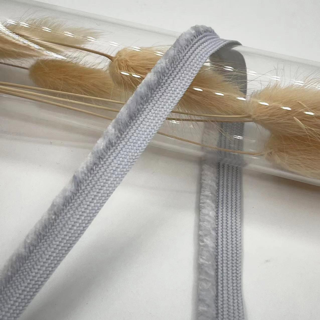 

Подушка-подушка из плюшевой веревки с меховой вставкой