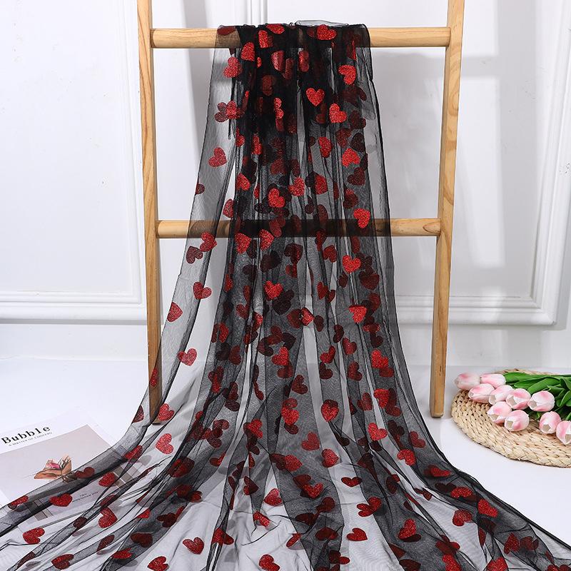 Red Heart-Shaped Mesh Table Runner Romantic Heart Design Wedding Table Decor Transparent Heart Pattern Valentine's Day Party