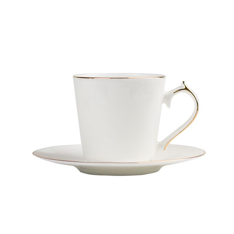 

Керамическая кофейная чашка с блюдцем