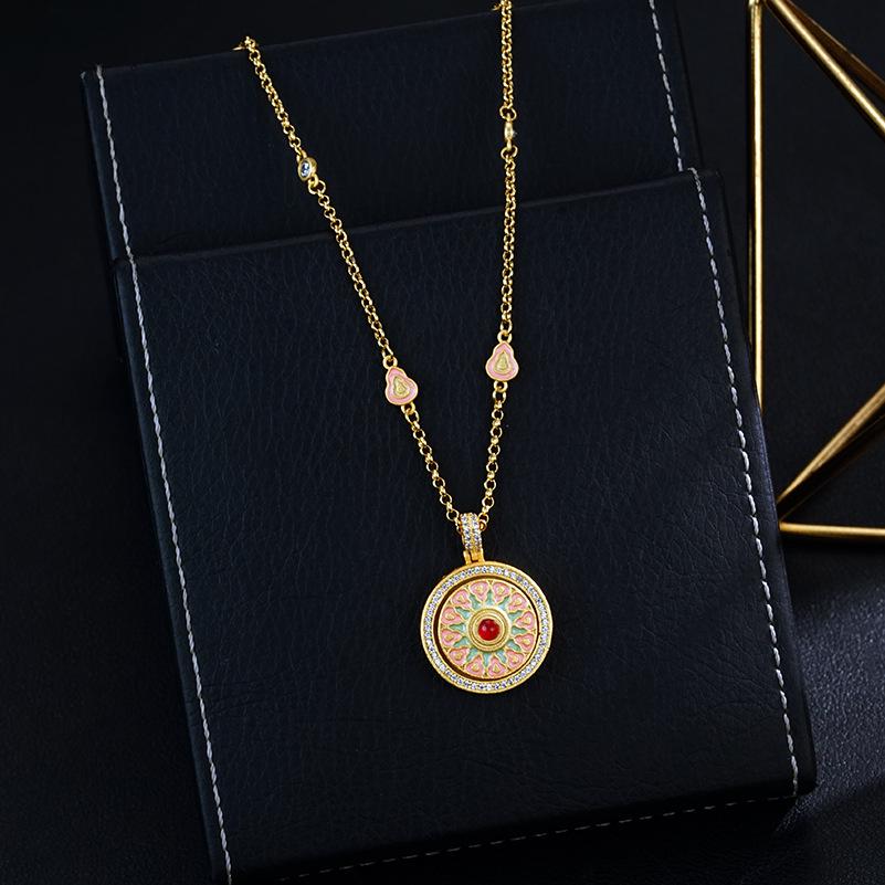 

Chinese Style Gold Gourd Good Luck Diamond Necklace with Rotatable Compass Pendant for Women 18K