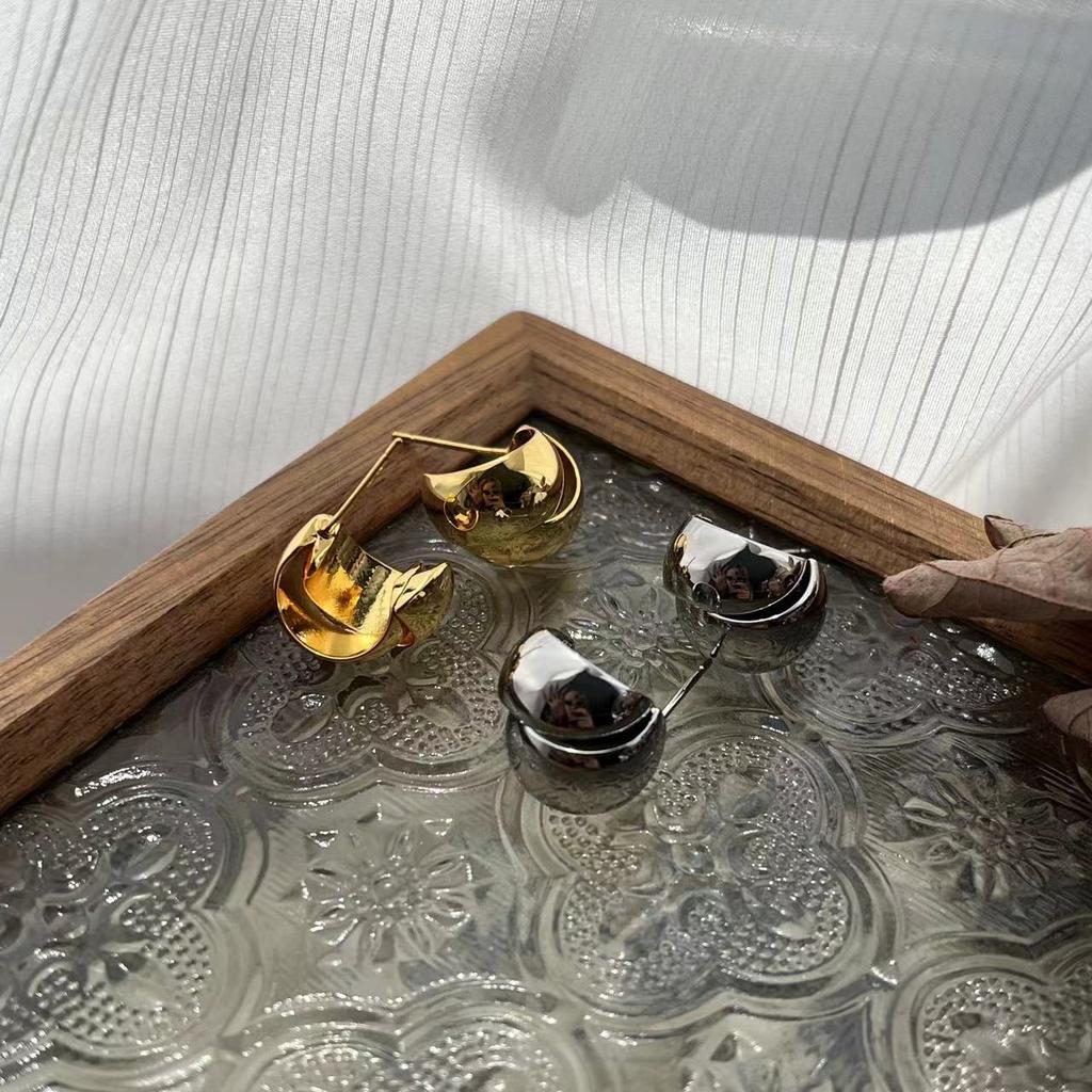 Unique Woven Design Light Luxury Simple Geometric Stud Earrings Metal High-End Trendy Stud Earrings Earrings