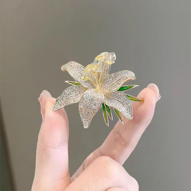Ins Style Brooch Exquisite Luxury Blooming Lily Brooch Inlaid With Diamonds Light Luxury Versatile Collar Pin Accessories Anti-Light Chest