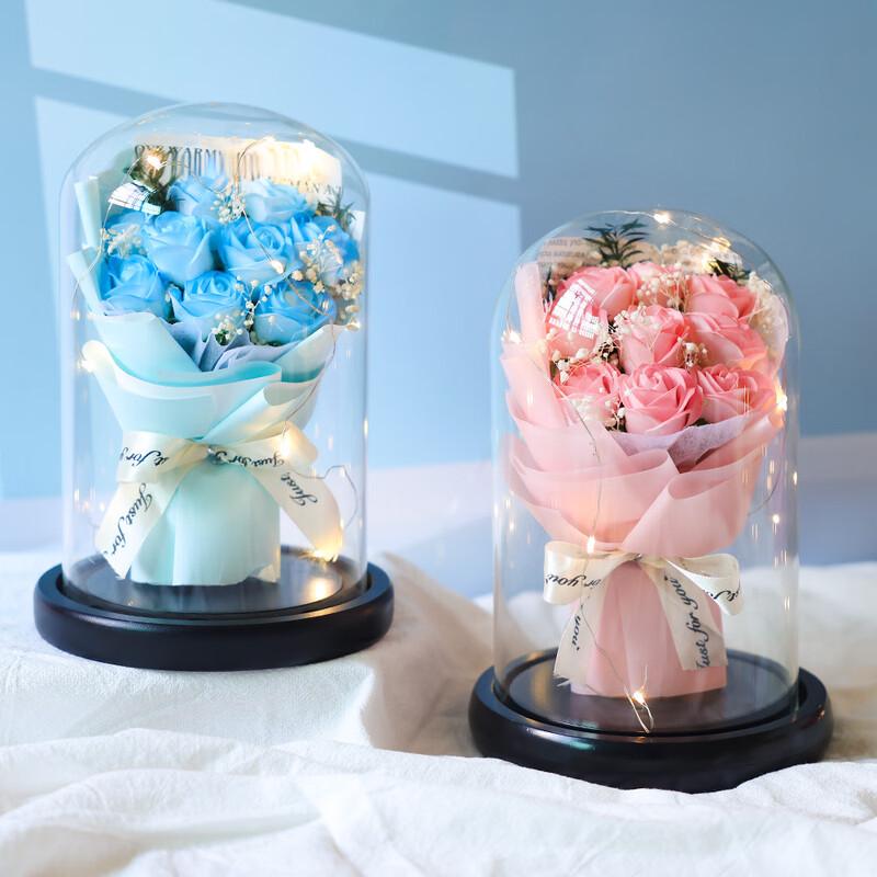 Букет из мыльных цветов в стеклянном куполе