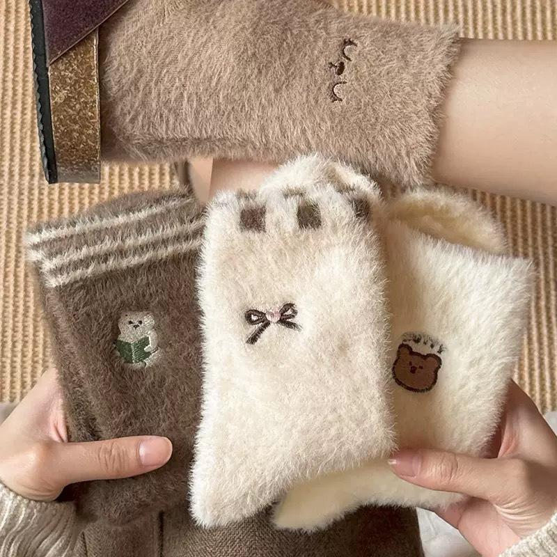 1/4Pairs Autumn Winter Women'S Thick And Warm Cartoon Animal Bear Bow Pattern Design Socks Suitable For Indoor Home Wear