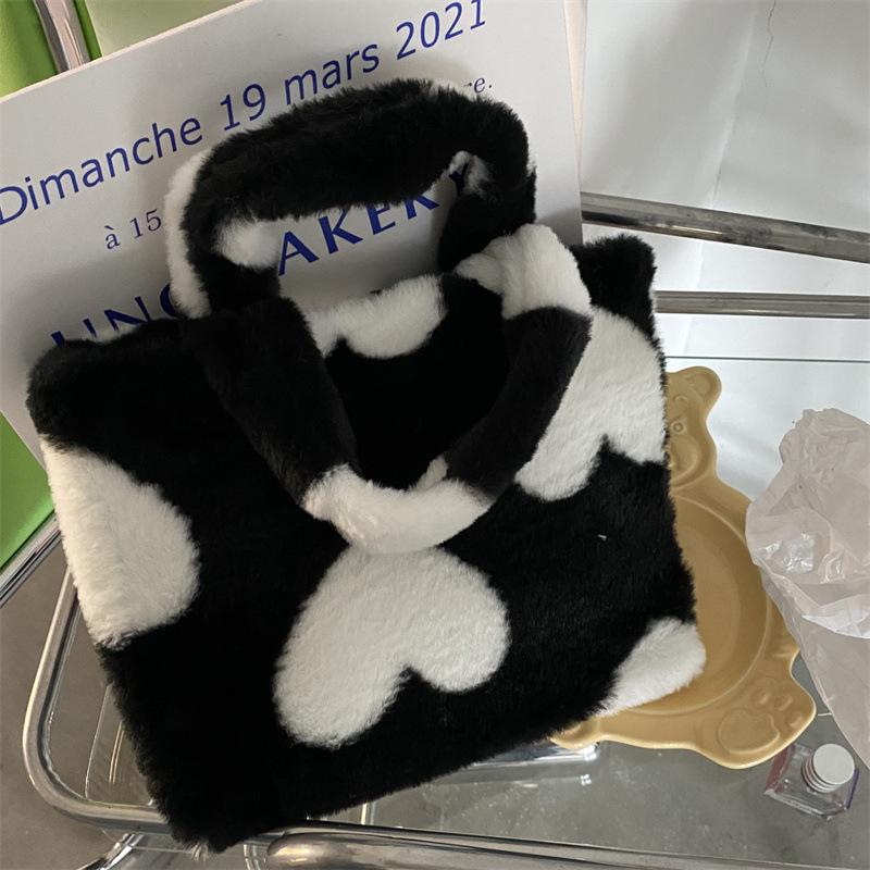 

Милая пушистая сумочка в форме сердца - Большая вместимость, Милый зимний корейский стиль 2022 для женщин 22.5*30cm