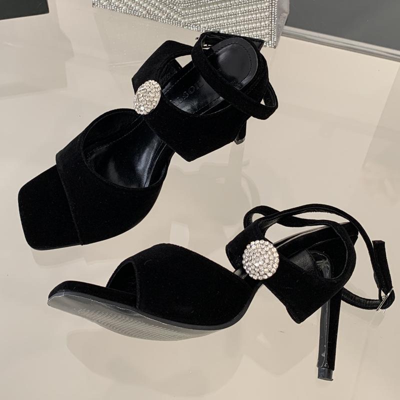 

Fashion Eilyken Street Style Crystal Buckle Strap Women Sandals Sexy Thin High Heels Shoes Summer Peep Toe Wedding Party Pumps 35 чорний