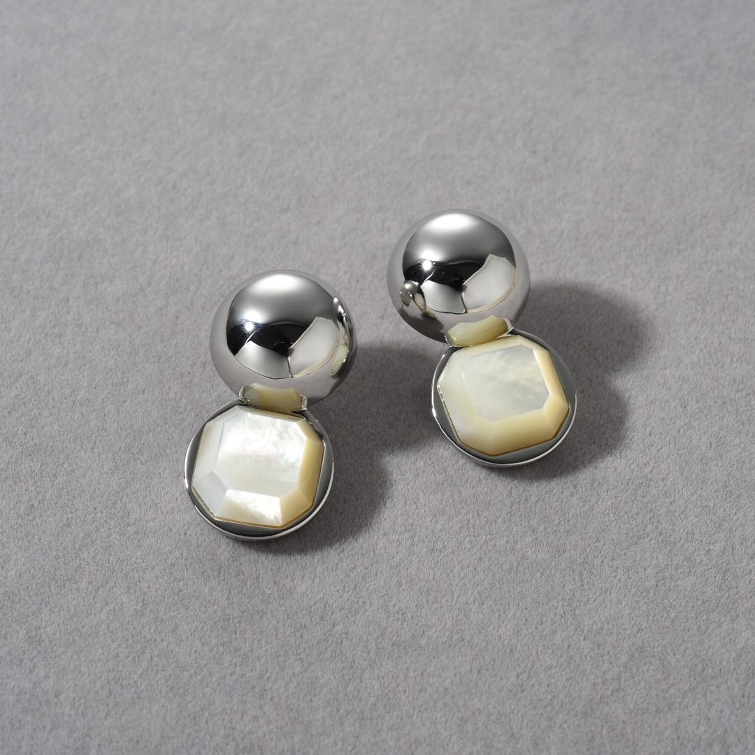 

Premium Light Luxury Copper-Plated Platinum Inlaid White Shell S925 Silver Needle Stud Earrings Niche Exquisite Cold Wind Earrings Women