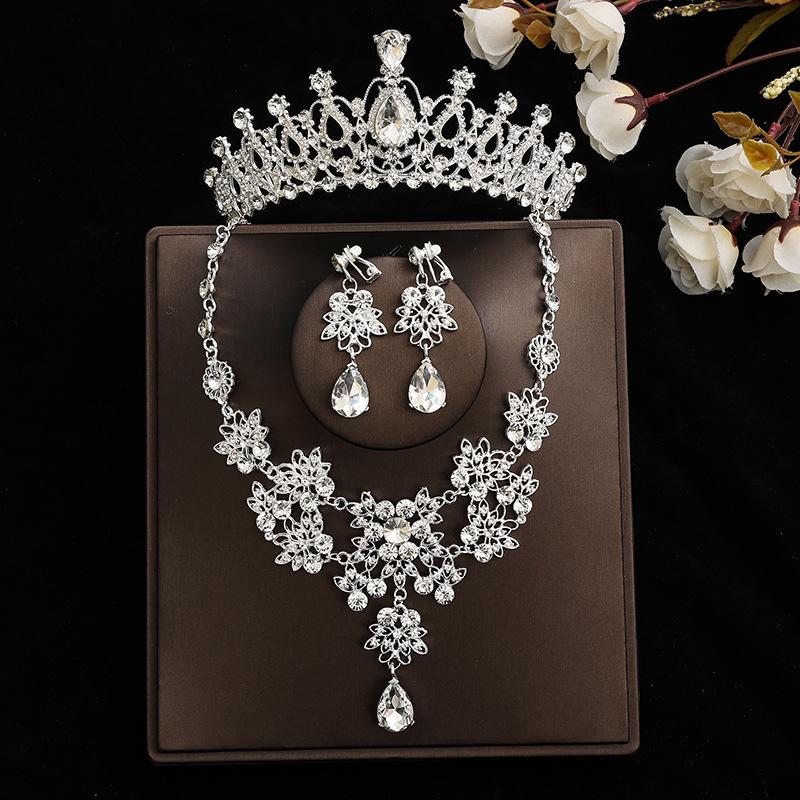 Ensemble Nuptial Féerique: Couronne, Collier & Boucles d'oreilles – Parfait pour un Mariage ou un Anniversaire
