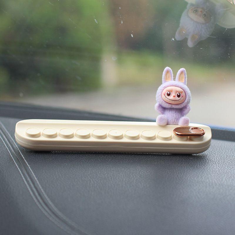 

Плюшевый Лабубу Табличка с номером временной парковки Лабубу 2025 Новая кукла Автомобильный знак для мобильного телефона Украшение фиолетовый