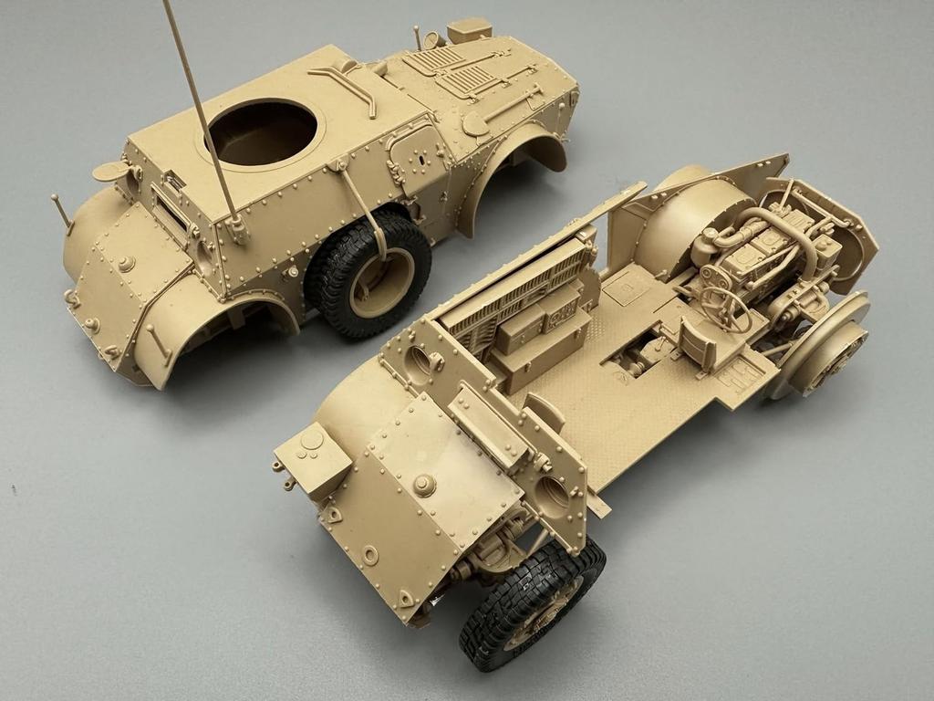 Lanmo Models Italian Autoblinda AB40 Armored Reconnaissance Vehicle Plastic Model Kit 1/35 LANMM-35006