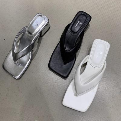 French Temperament Flat-bottomed Slippers Women's Summer Outer Wear 2025 New Summer Silver Mid-heel Pinch-on Flip-flops Sandals