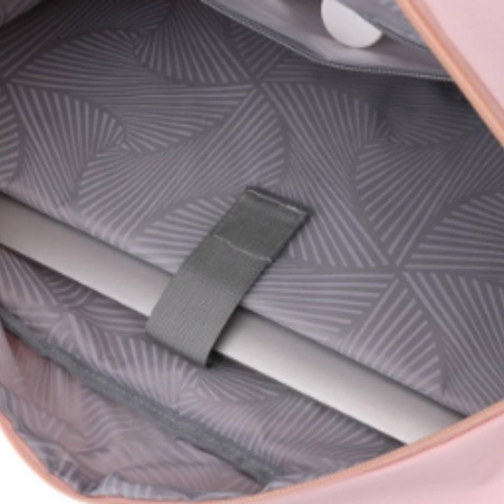 Versatile Sports Bag with Racket Compartment Spacious Dry-Wet Separation