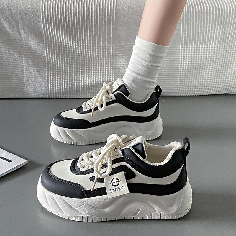 2025 spring white shoes new Korean version ins female students height increase sports board shoes trendy casual shoes street auction CBD16
