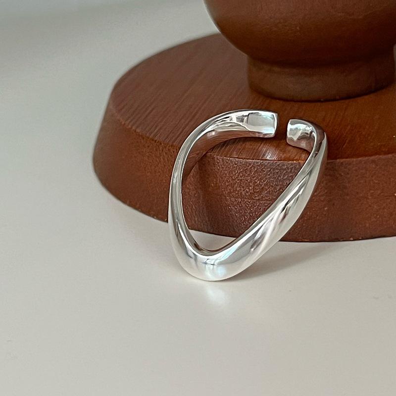 V-Shaped Wave Ring for Women - Simple, Luxurious, Adjustable Index Finger Ring Adjustable Open Ring