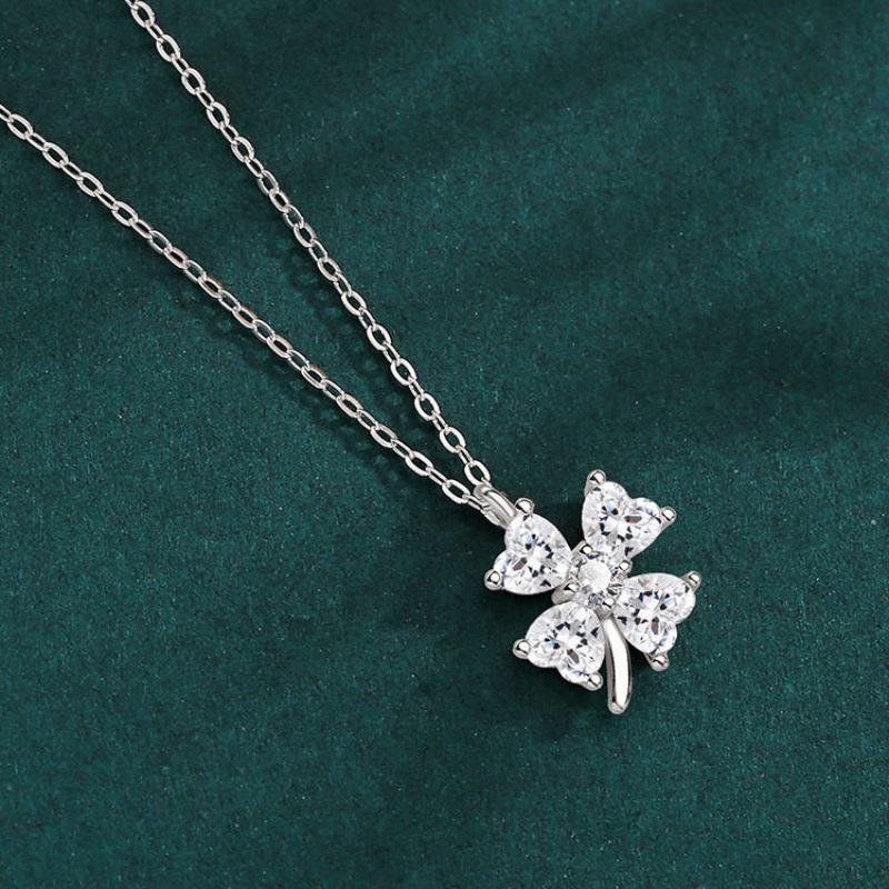 Four-Leaf Clover Zircon Necklace – Luxurious, Stylish Heart Pendant on a Versatile, Elegant Chain