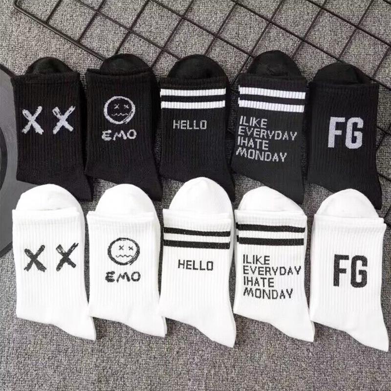 Zhuji Men's Trendy Black & White Mid-Tube Basketball Socks - Sweat-Absorbent, Breathable, Autumn/Winter.