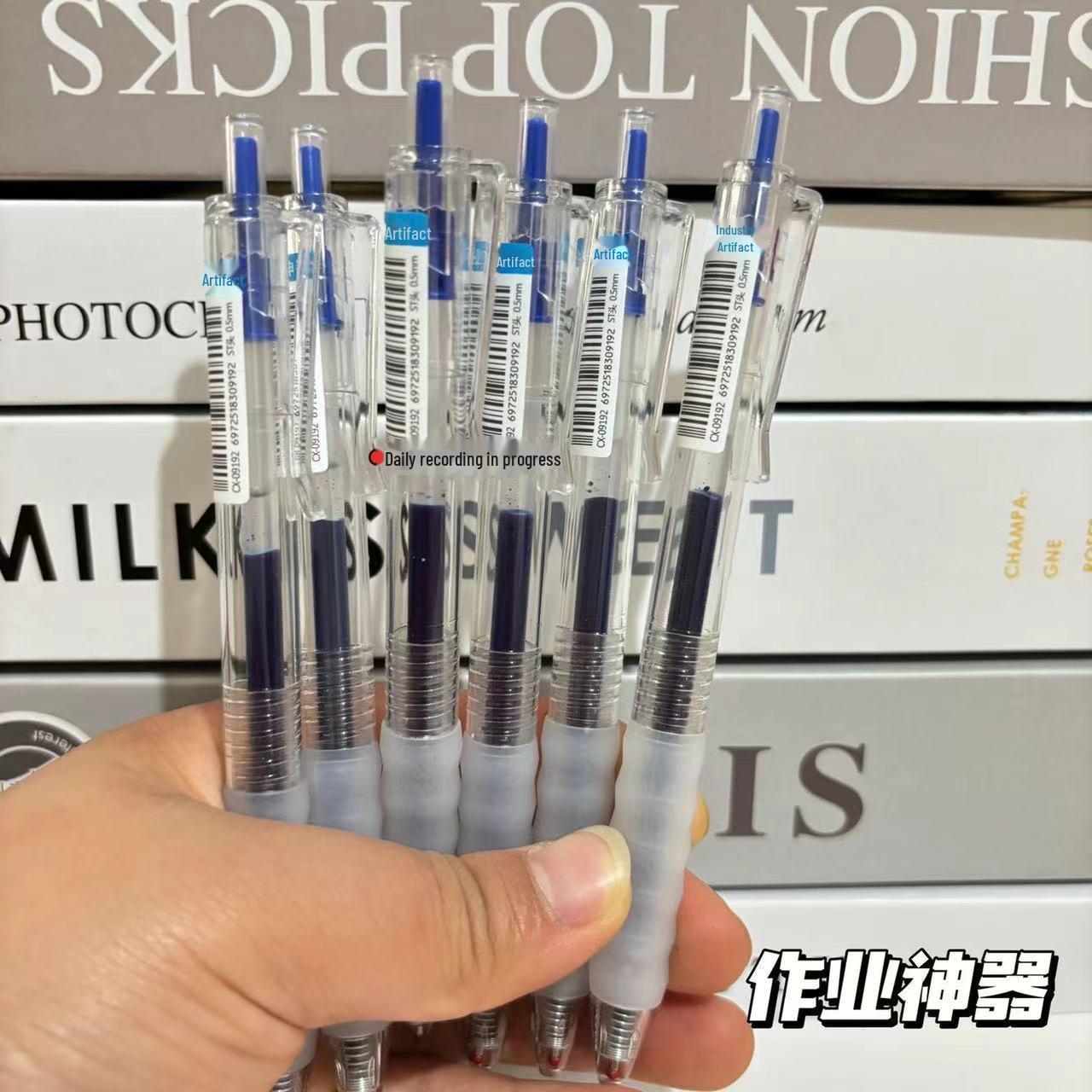 

Гелевая ручка черного и красного цвета с пружинным наконечником, быстросохнущим покрытием Cloud Grip, защитой от мозолей и нажимной головкой ST для коррекции кистью и подписей. 0.5mm ST Spring Head