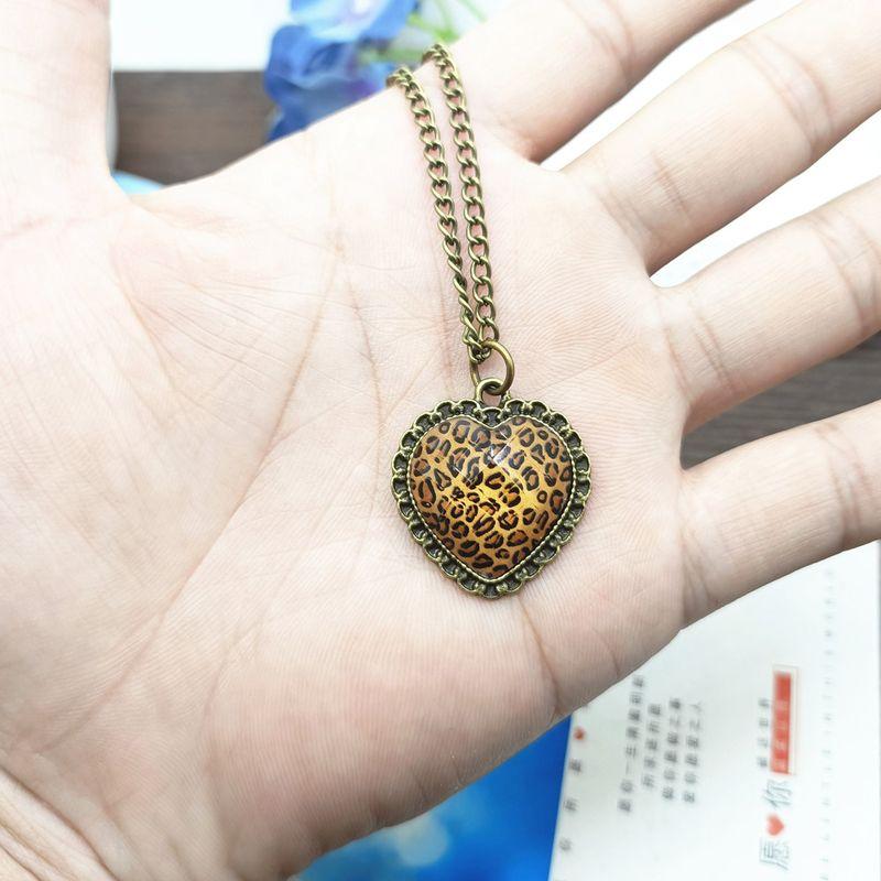 X325 Fashion Retro Ornament Leopard Print Peach Heart Necklace Sweater Chain Necklace Sweater Chain Couple Jewelry [Small]]