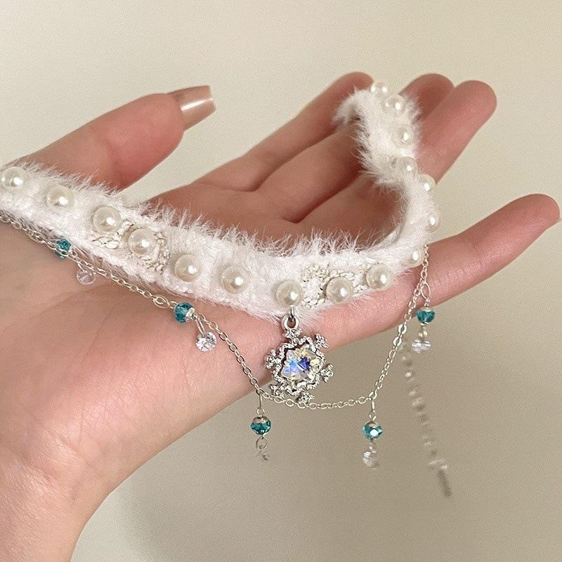 The Missing Princess - Winter Atmosphere- Soft and Delicate Snowflake Zircon Necklace for Women with Elegant Luxury Christmas Collar Chain Trend