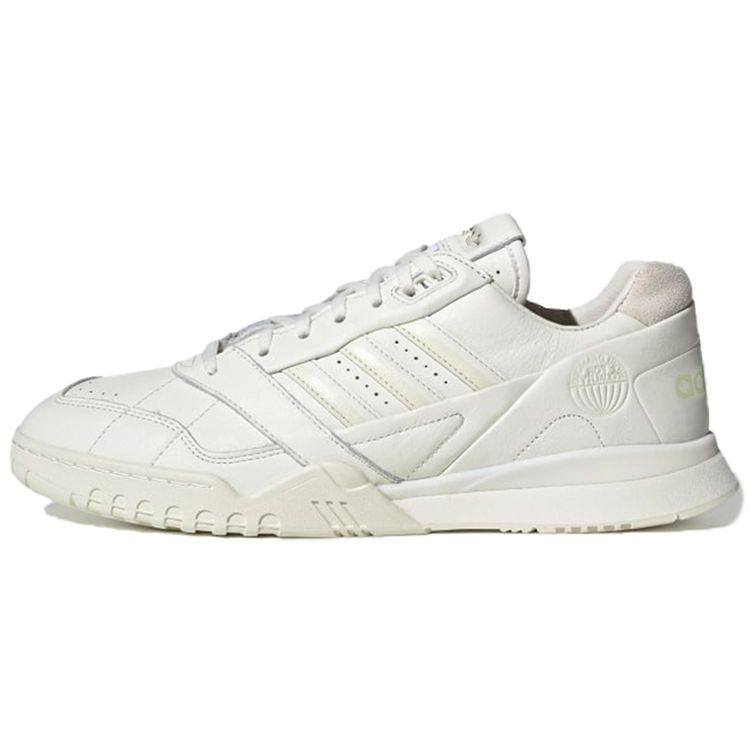 

Адидас АР. Белые мужские кроссовки Trainer EG2646