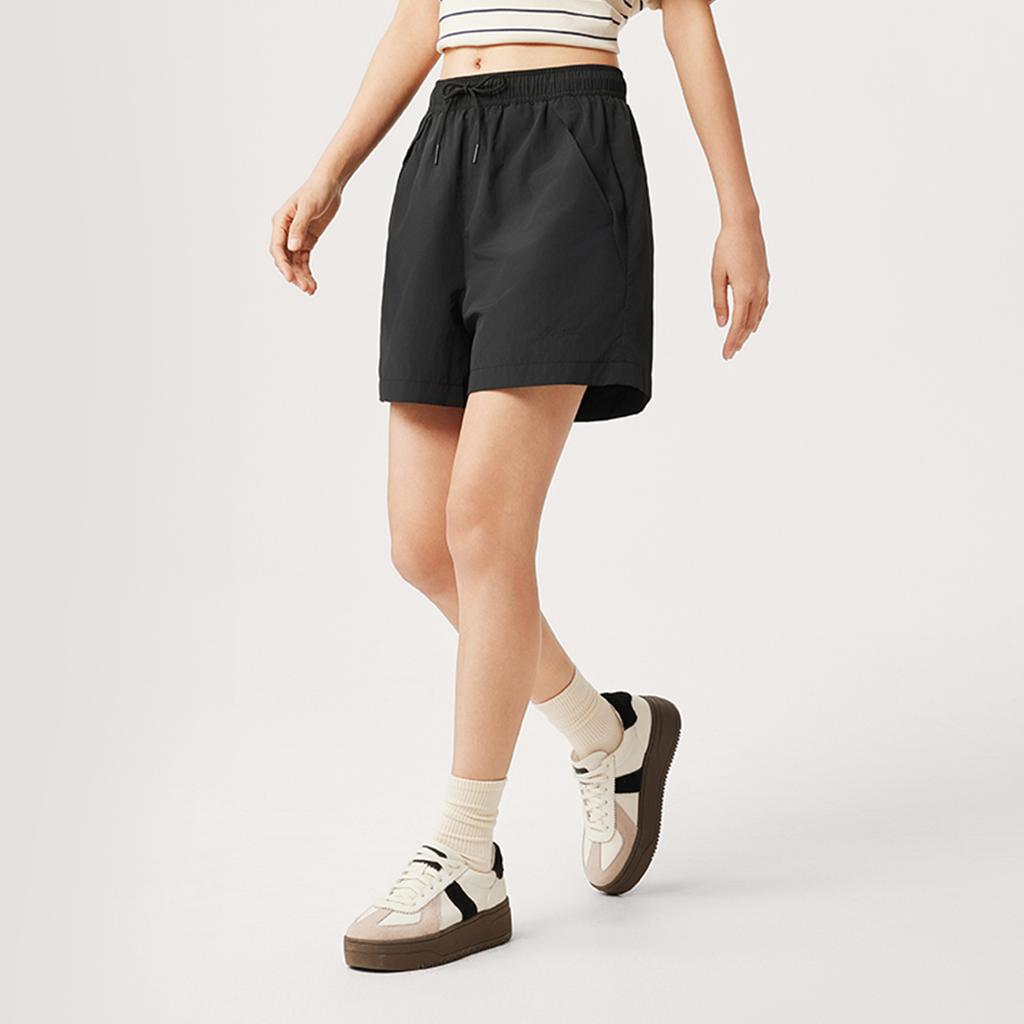 Li-Ning Comfortable Simple Loose Fit Drawstring Versatile Solid Color Mid Waist Five Point Casual Shorts Women Shorts Black AKSV172-2