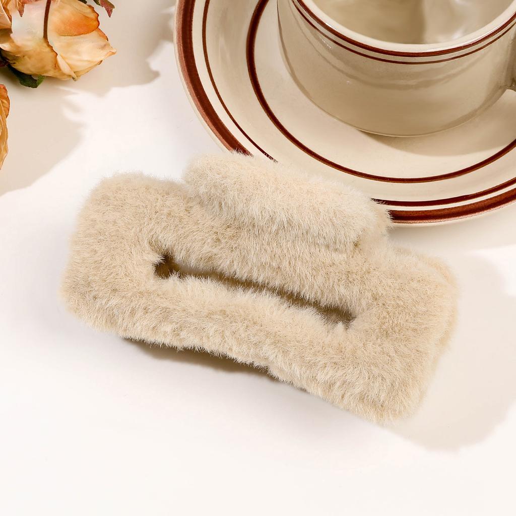 Furry Claw Clips Big Crab Hair Claw Girl Winter Ponytail Holder Large Imitation Plush Grab Cawl Clips For Women Hair Accessories