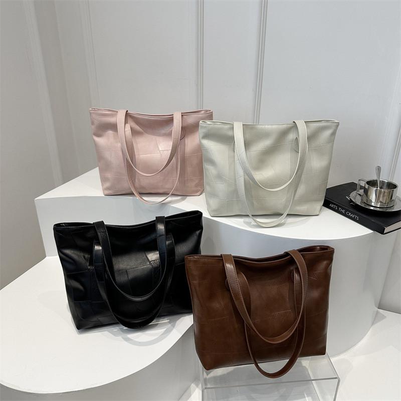 Fashionable Large Capacity Tote Bag For Women Stylish And Chic Design For Fall Winter 2024