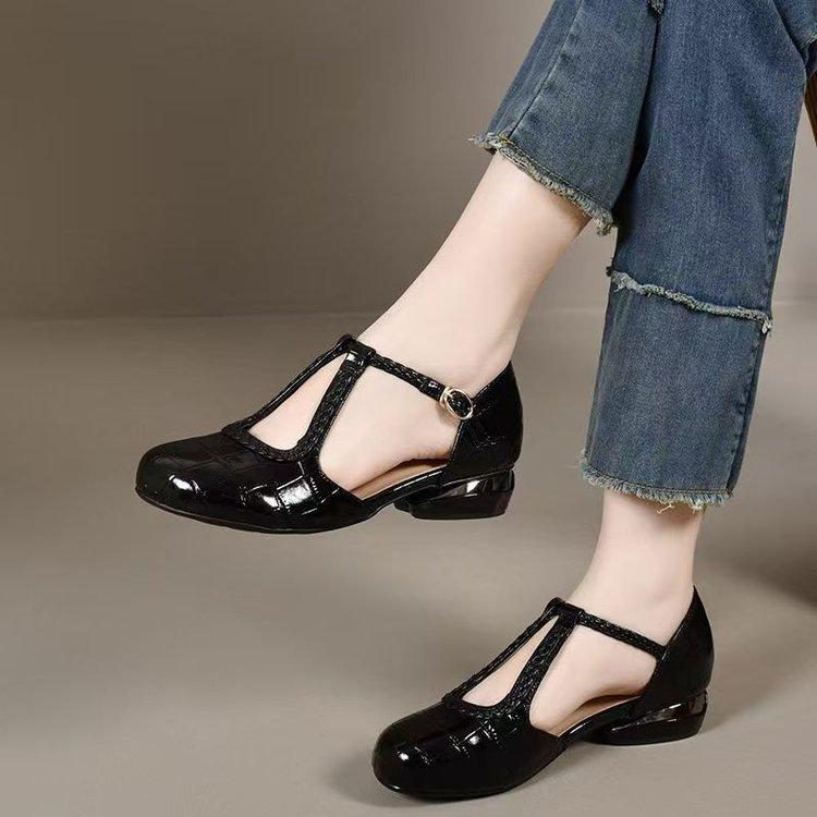 

Comfortable bag head sandals women s 2025 new summer hollow breathable soft leather women s shoes thick heel versatile commuting cool single shoes 40