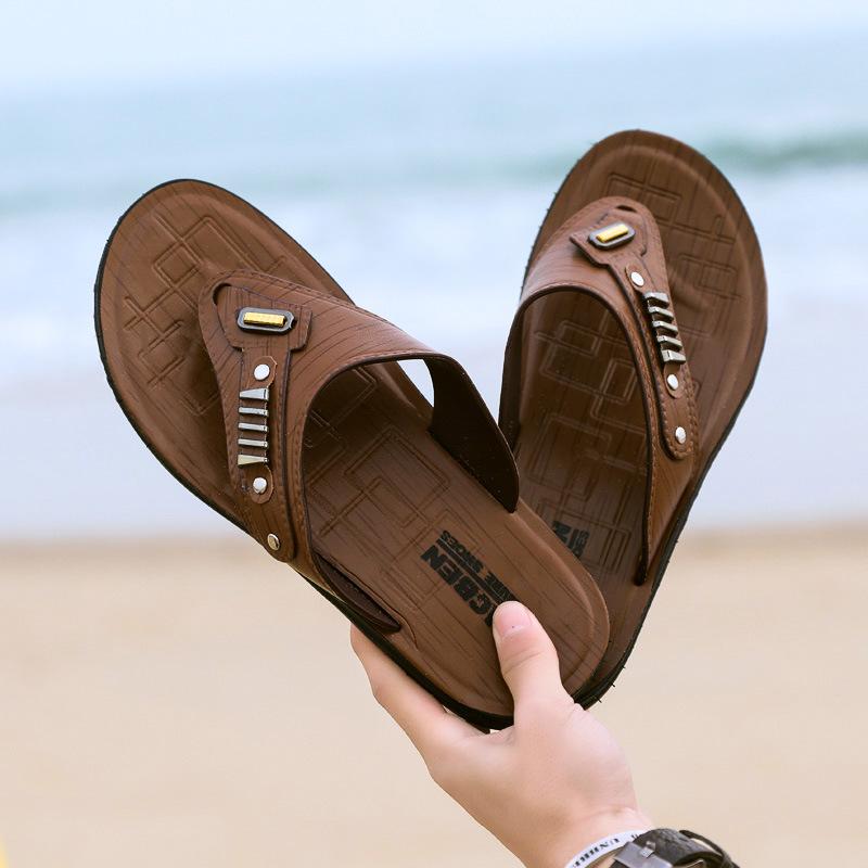 

Flip-flops men s fashion European and American clip slippers flat-bottomed beach shoes lightweight soft-soled men s sandals beach sports 44 темно-коричневого