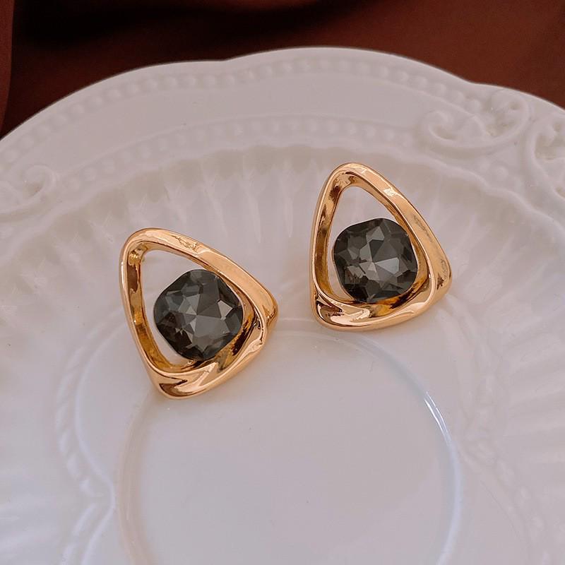 Cercei Stud Triunghi Diamant Acul de Argint - Design Retro de Lux Lejer