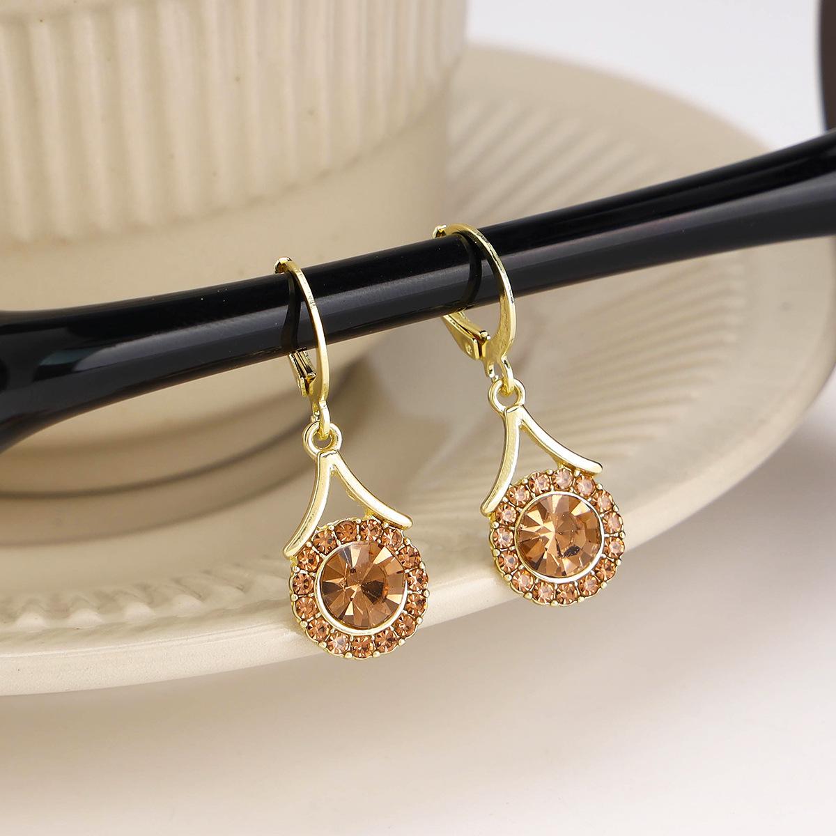 

Versatile 925 Silver Zircon Stud Earrings: High-Design Luxury Style for Women