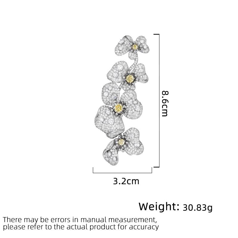 SUYU Damen Leichter Luxus Design Elegante Eingelegte Zirkon Blume Brosche Modische Und Vielseitige Nische Designgefühl Brosche