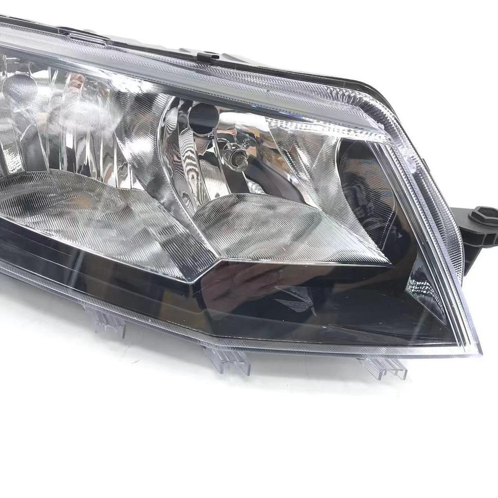 Compatible Volkswagen Skoda Octavia Headlight Assembly for 2015-2017 Models with Turn Signal Function