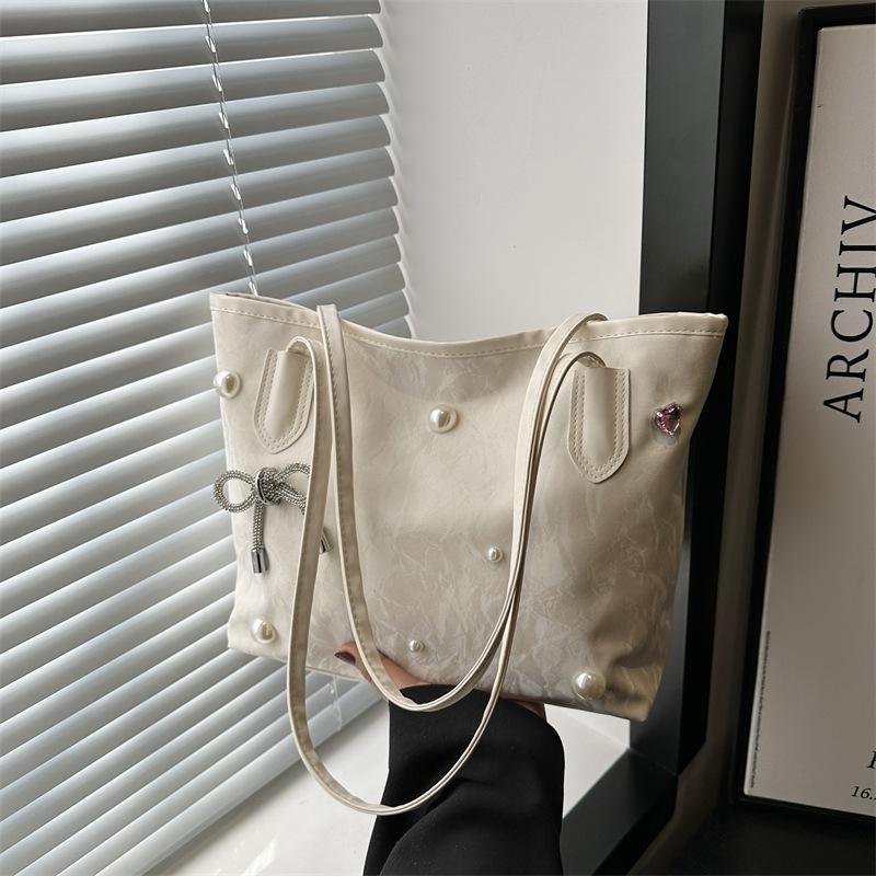 

Textured large-capacity bag women s 2025 new college student class shoulder bag niche design sense commuter tote bag білий