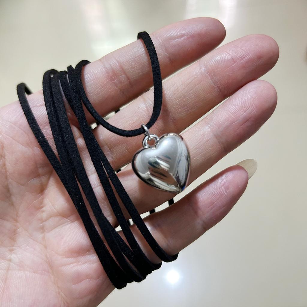 European and American Sweet and Cool Wind Pulling Adjustable Choker Female Simple Personality Metal Feeling Small Love Peach Heart Pendant Necklace