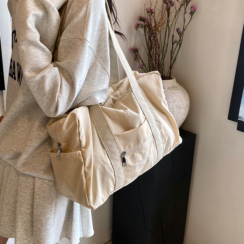 Large Capacity Tote Bag Lightweight Gym Bag Casual Korean Nylon Travel Bag Boston Zipper Shoulder Bag