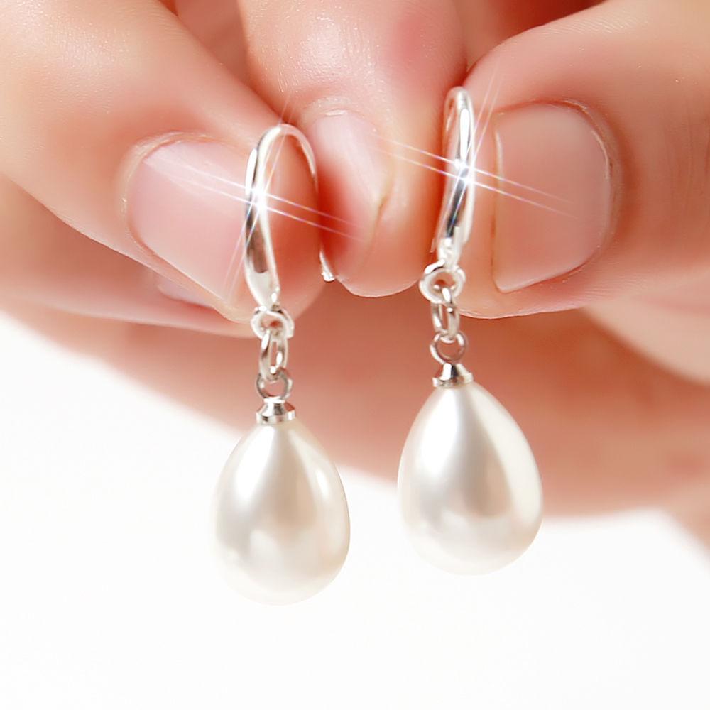 Chic Minimalist Teardrop Pearl Earrings: Exquisite, Versatile Studs with a Luxurious Touch
