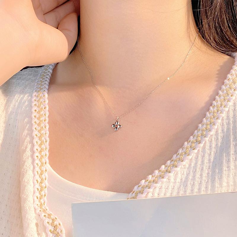 Small and Hollow Out Four Leaf Clover Necklace, Fashionable and Elegant Personality, Neck Chain, Sweater Chain