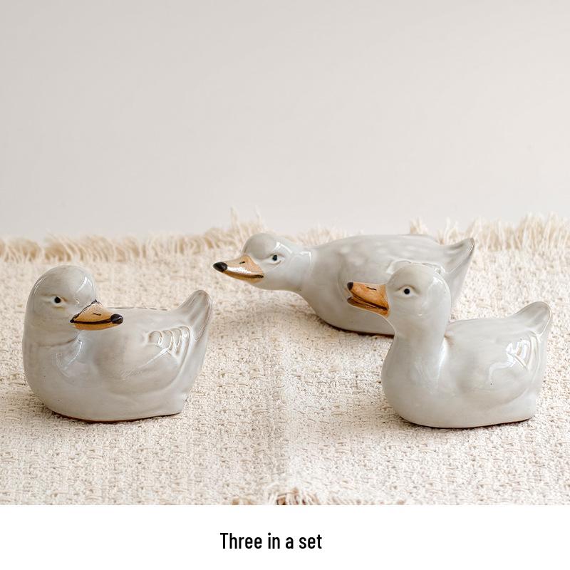 Ceramic White Goose Tea Pet - Hand-painted, Cute Home Decor Desktop Ornament