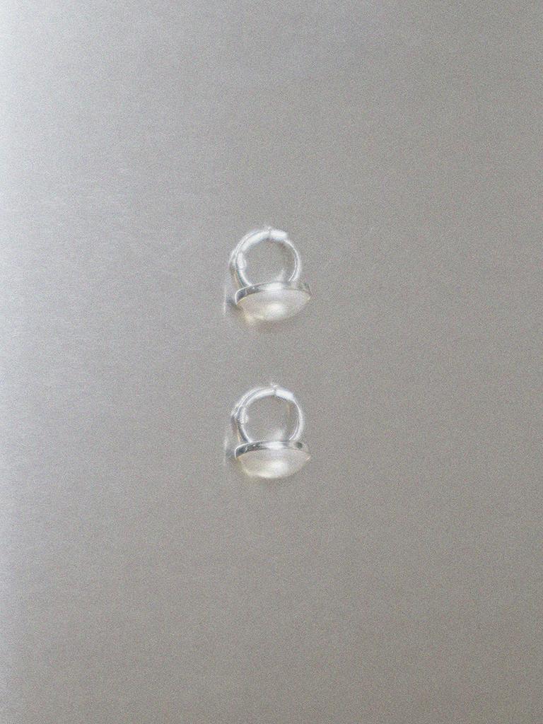 Oudstudio Pearl Button One-Touch Earrings