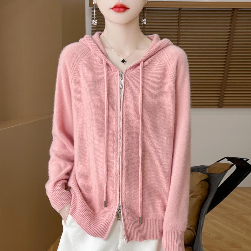 Dámský vlněný svetr podzim 2025 - Jednobarevný, na zip, s kapucí, přiléhavý pletený oděv.