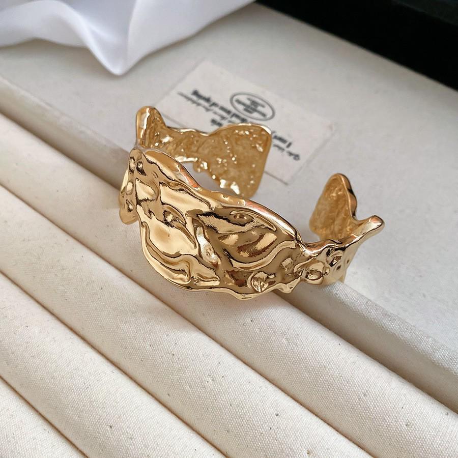 European-American Geometric Metallic Open Bangle: Simple, Versatile, Niche Design Bracelet