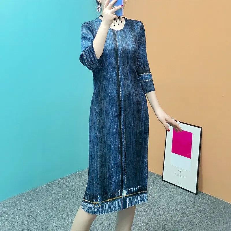 Vestido plisado con estampado vaquero para mujer, novedad de verano, vestido elástico occidentalizado de gama alta con cuello redondo y manga tres cuartos para mujer