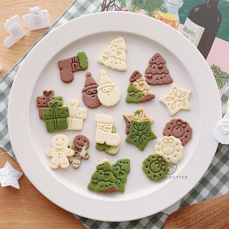 Cartoon Mini Christmas Biscuit Mold Marry Christmas Theme Cookie Cutter Embossing Mould Party Cupcake Baking Accessories Tools