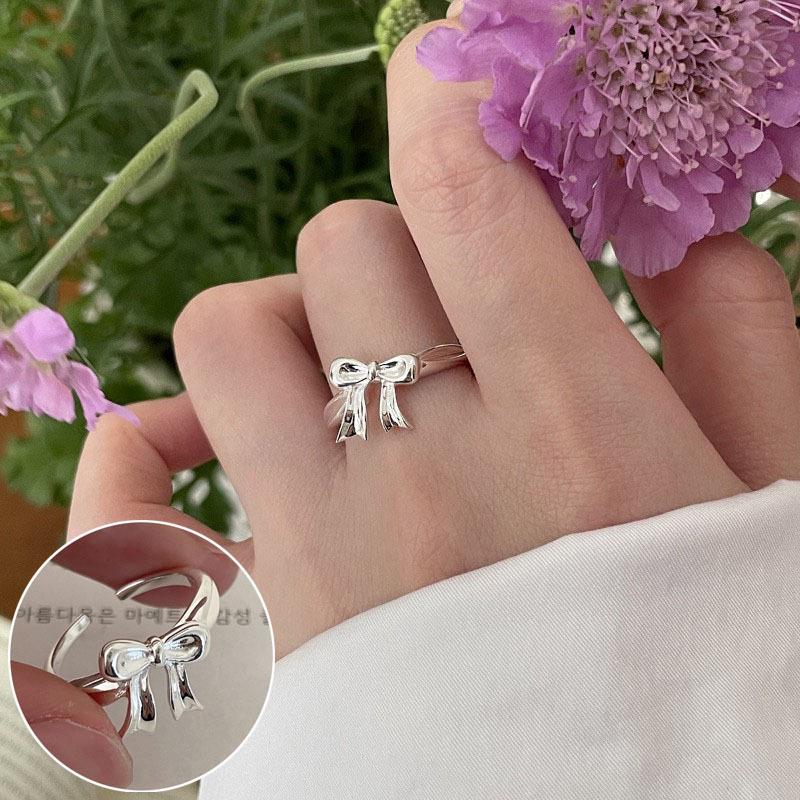 Korean S925 Silver Cross Military Flower Ring: Retro, Adjustable, Fashionable Hip-Hop Index Finger Design for Women.