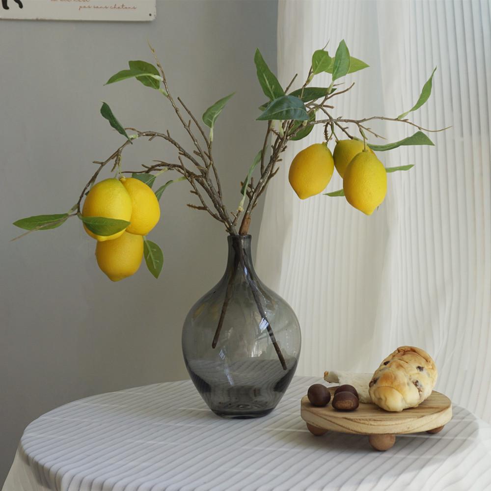 Composizione Floreale Fresca Stile Foresta con Rami di Limone per Decorazione Soggiorno o Vetrine