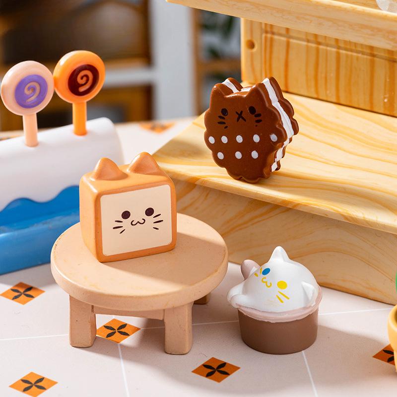 Micro-landscape Cute Dessert Cookie Burger Ice Cream Food Cat Doll House Tabletop Decoration Widget