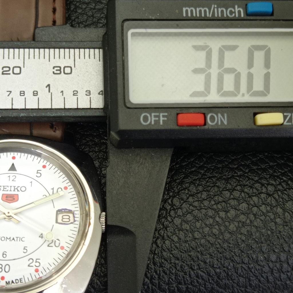 VINTAGE SEIKO 5 AUTOMATIC JAPAN MENS WHITE COLOR DIAL WATCH a701201-5 R206a-a701201