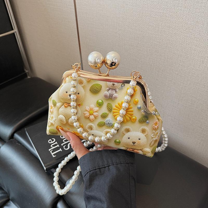 Niche Portable Small Bag Women's Summer New Pearl Chain Shoulder Bag Fashion Messenger Shell Bag