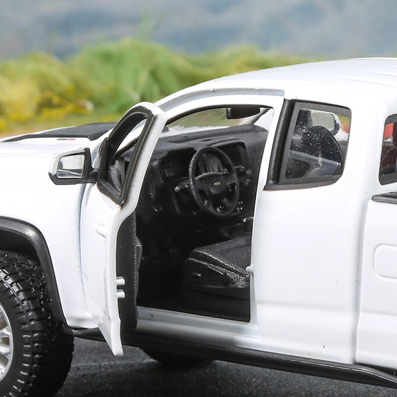 Maisto 1:27 Chevrolet Colorado ZR2 2017 Alloy Car Diecasts & Toy Vehicles Car Model Miniature Scale Model Car For Children